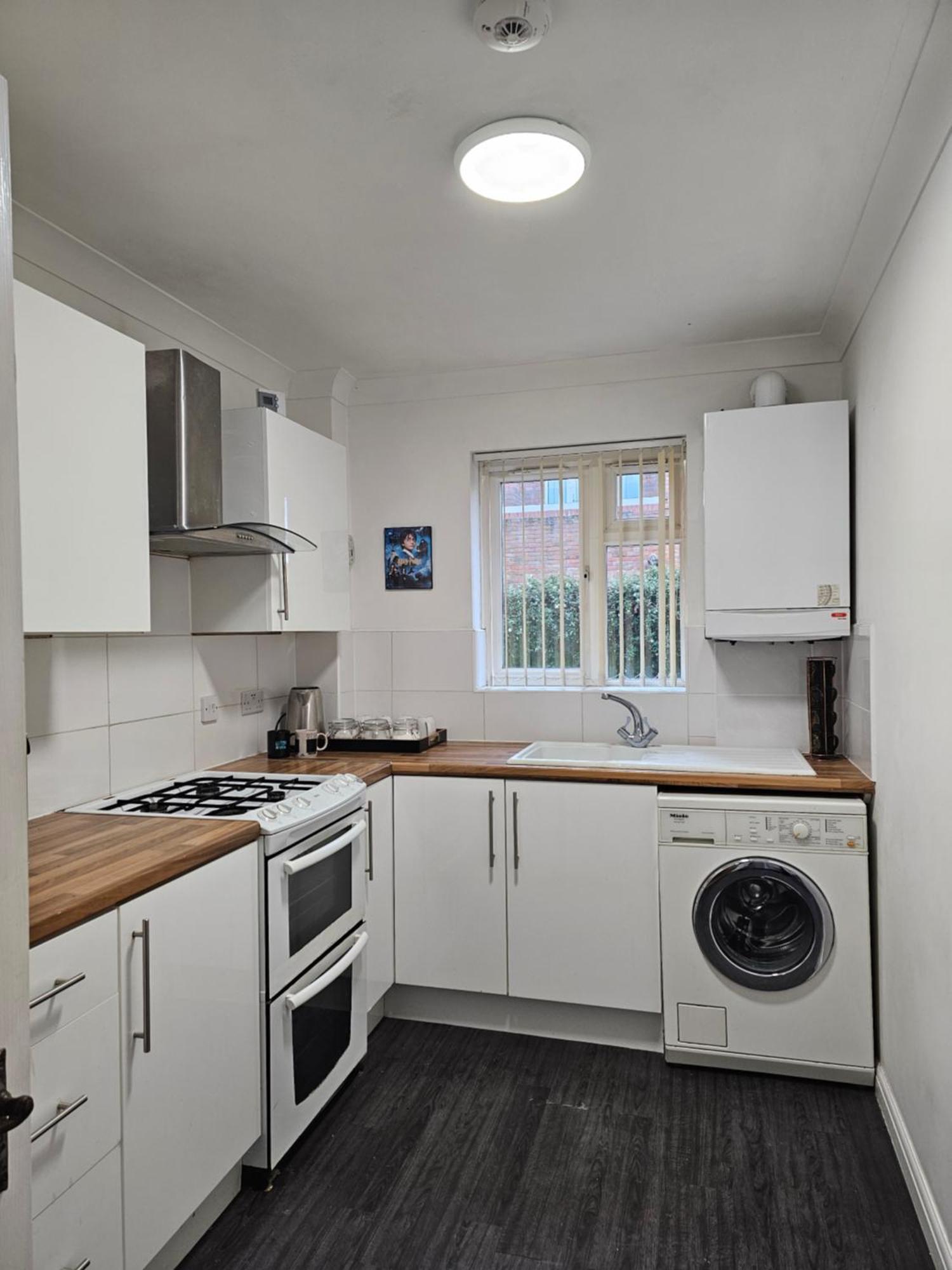 Harry Potter Hogwarts Apartment Watford  Exterior photo