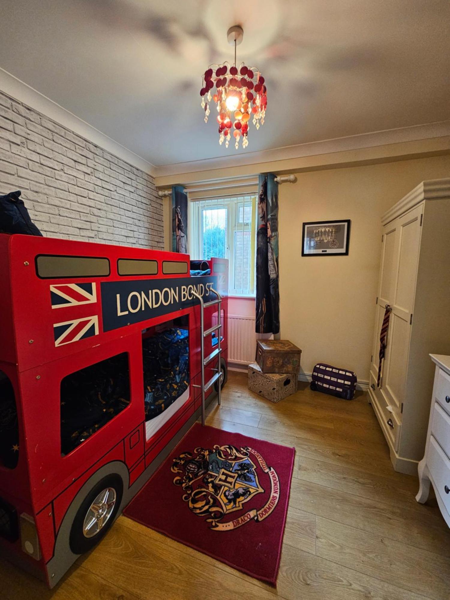 Harry Potter Hogwarts Apartment Watford  Exterior photo